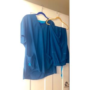 Carhartt 2x Scrub Set (top and bottoms)